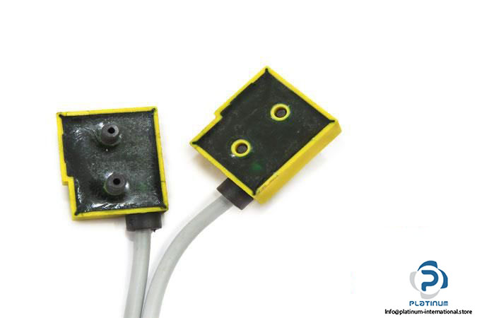 TURCK-NI1-Q65-AP6-0160-FSF44S304-INDUCTIVE-SENSOR5_675x450.jpg