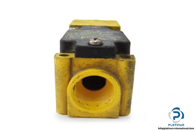 TURCK-BI15-CP40-LIU-INDUCTIVE-SENSOR4_675x450.jpg