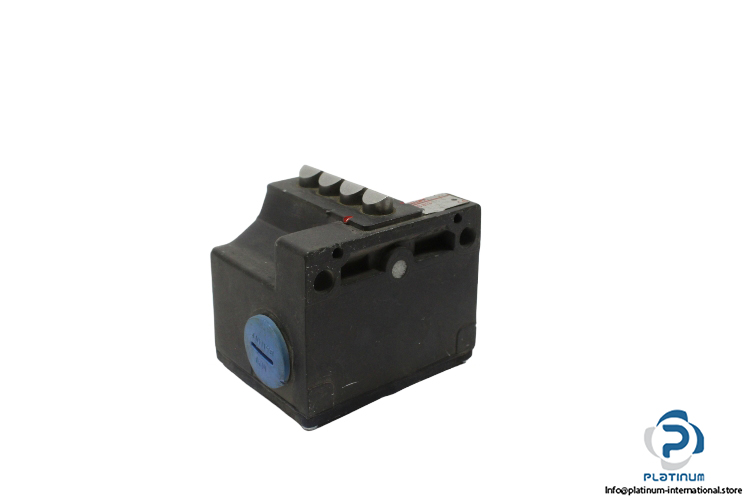 balluff-BNS-813-84-D12-61-A-10-01-mechanical-position-switch
