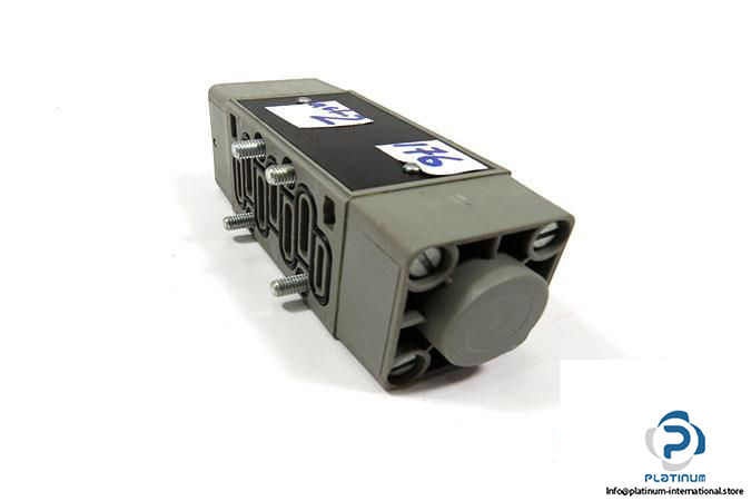 BOSCH-0-820-224-002-PNEUMATIC-VALVE4_675x450.jpg