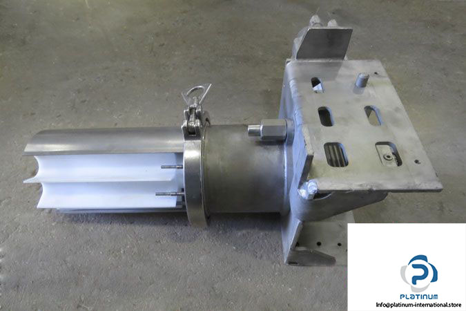 lenze-MCS-12L20-SRMB0-A19N-ST6S00N-R0SU-servo-motor-with-gearbox-SKH200-1S-VCK-12LN20