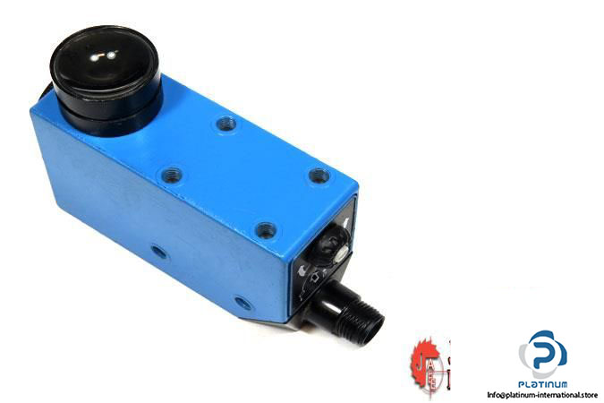 SICK-KT5G-2N1121-CONTRAST-SENSOR_675x450.jpg