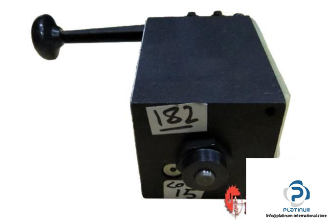 VICKERS-DG17V4-0133C-10-DIRECTIONAL-SPOOL-VALVE_675x450.jpg