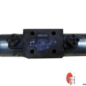 DENISON-4D02-3208-0302-B1G0Q-PILOT-OPERATED-DIRECTIONAL-VALVE_675x450.jpg