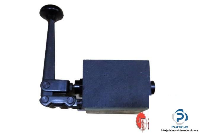 VICKERS-DG17V4-0133C-10-DIRECTIONAL-SPOOL-VALVE4_675x450.jpg