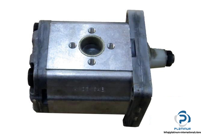 SAUER-SUNDSTRAND-SEM2_25-CO01-LFU1-DRIVE-GEAR-MOTOR_675x450.jpg