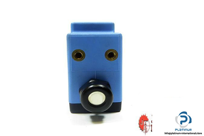 SICK-WL30-04-PHOTOELECTRIC-REFLEX-SWITCH5_675x450.jpg