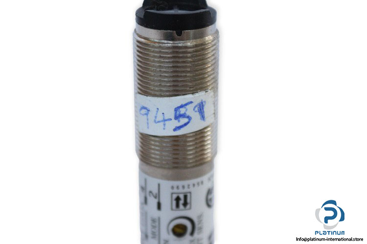 SICK-VT180-P410-CYLINDRICAL-PHOTOELECTRIC-PROXIMITY-SENSOR7_675x450.jpg