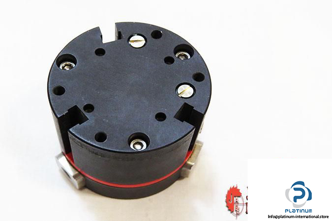 GIMATIC-T30-F135B-3-Jaw-PARALLEL-SELF-CENTERING-PNEUMATIC-GRIPPER3_675x450.jpg