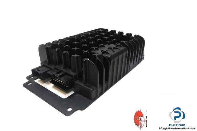 mercedes-benz-a-169-820-80-89-amplifier-harman-becker-automotive-systems3_675x450.jpg