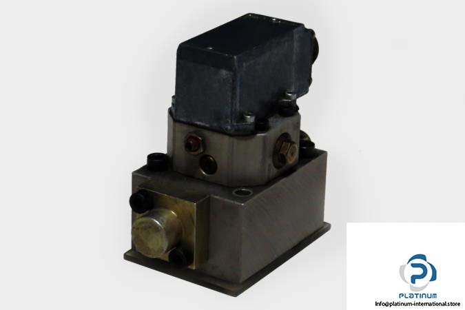 REXROTH-4WS-2-EB-10-305B2ET210Z8BM-SERVO-DIRECTIONAL-CONTROL-VALVE_675x450.jpg