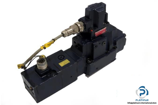 MOOG-D692Z4702G-Servo-Valve3_675x450.jpg