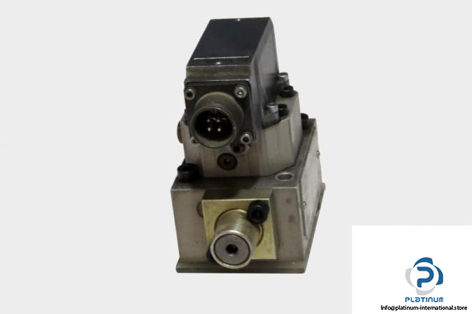 REXROTH-4WS-2-EB-10-305B2ET210Z8BM-SERVO-DIRECTIONAL-CONTROL-VALVE3_675x450.jpg
