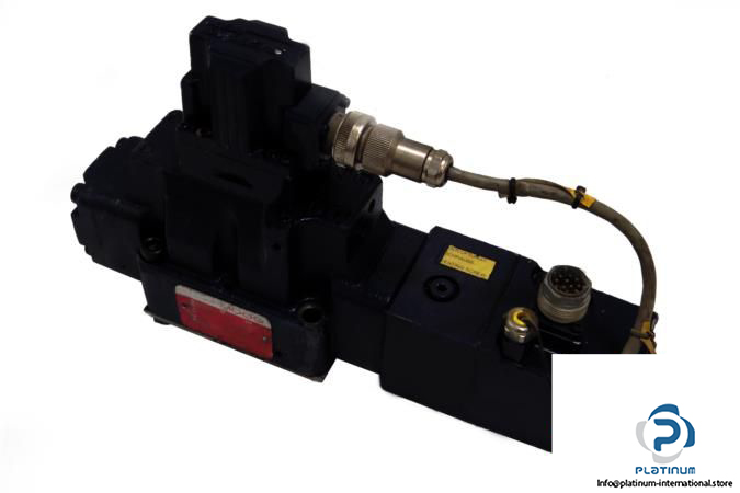 MOOG-D692Z4702G-Servo-Valve4_675x450.jpg