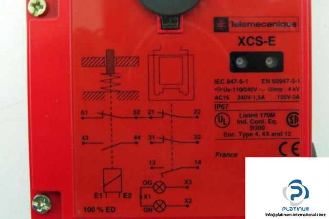 TELEMECANIQUE-XCS-E-SAFETY-INTERLOCK-SWITCH4_675x450.jpg