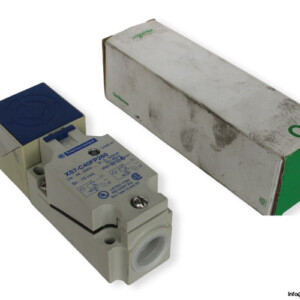 Telemecanique XS7C40FP260 Inductive Sensor