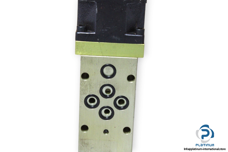 1C.3721-servo-valve-(used)-1