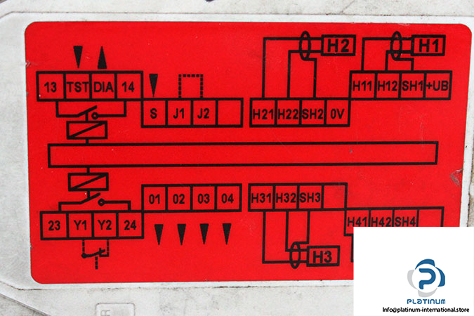 euchner-CES-A-UEA-04B-contactless-security-system-(used)-3