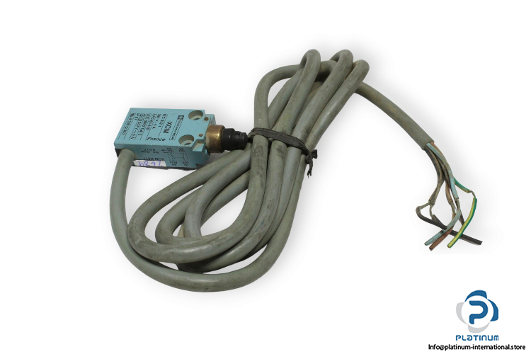 telemecanique-XCM-b511-limit-switch-(used)