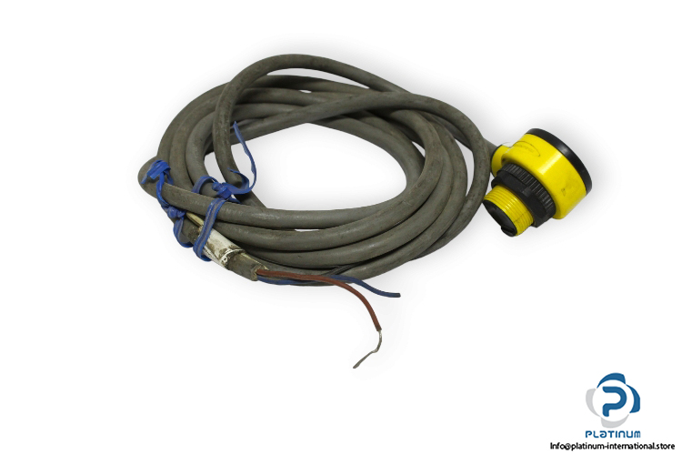 banner-T18SN6FF100-self-contained-barrel-mount-sensor-(used)