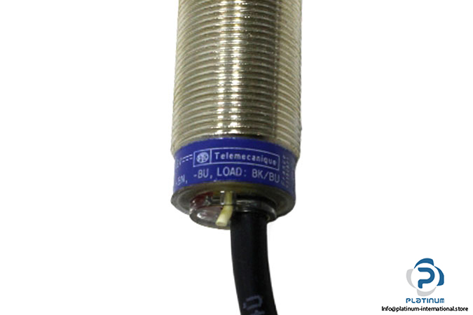 telemecanique-XS1M18PA370-inductive-proximity-sensors-(new)-2