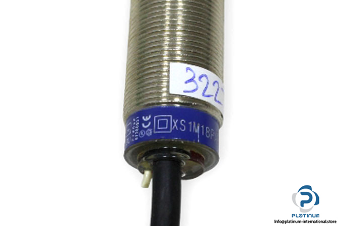 telemecanique-XS1M18PA370-inductive-proximity-sensors-(new)-3