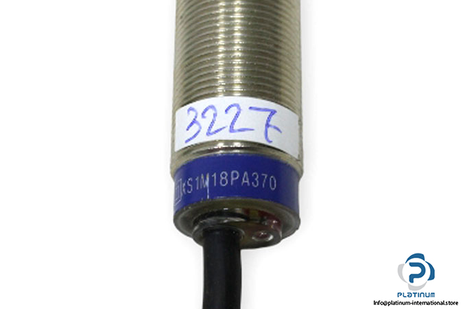 telemecanique-XS1M18PA370-inductive-proximity-sensors-(new)-4