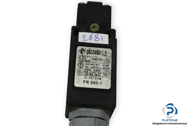 pizzato-FR-995-1-positive-opening-security-hinge-switch-(used)-1