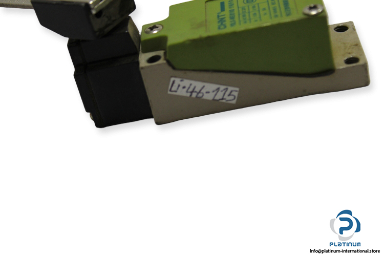 chnt-yblx-me_8108-travel-switch-1
