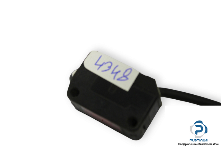 keyence-PZ2-51PR-built-in-amplifier-photoelectric-sensor-used-3