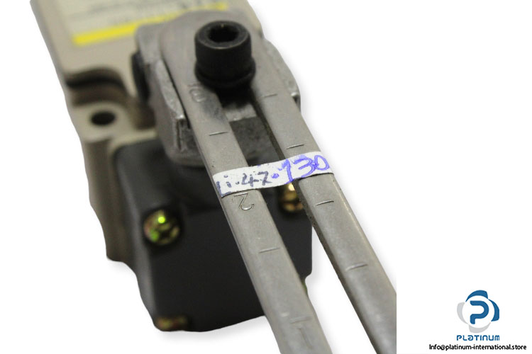 omron-d4b-1116n-safety-limit-switch-3-2