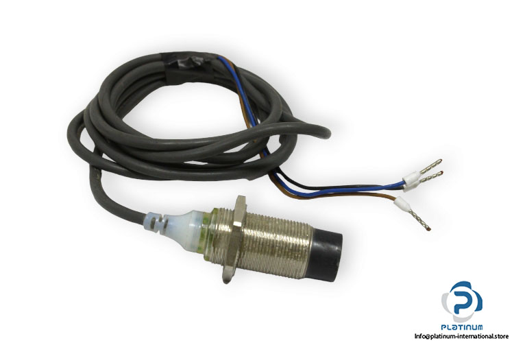 omron-E2A-M18KN16-WP-B2-cylindrical-proximity-sensor-used