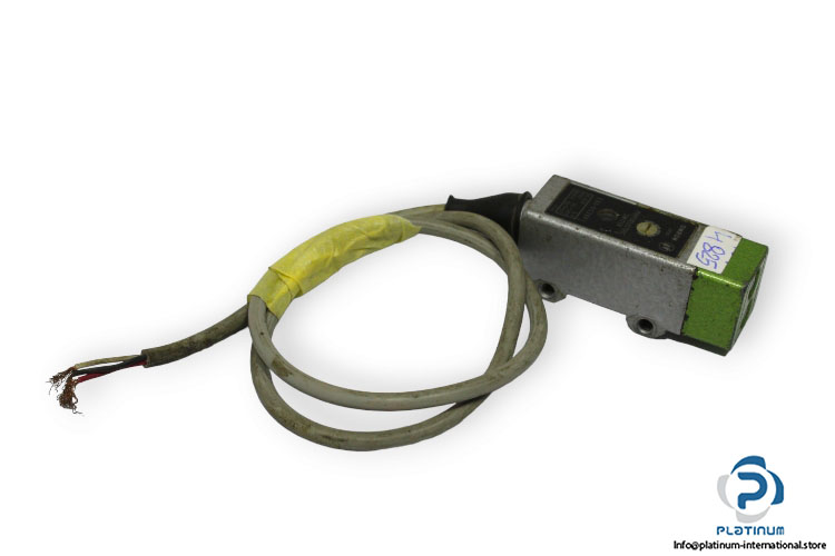 omron-E3S-DS20F1-photoelectric-sensor-used