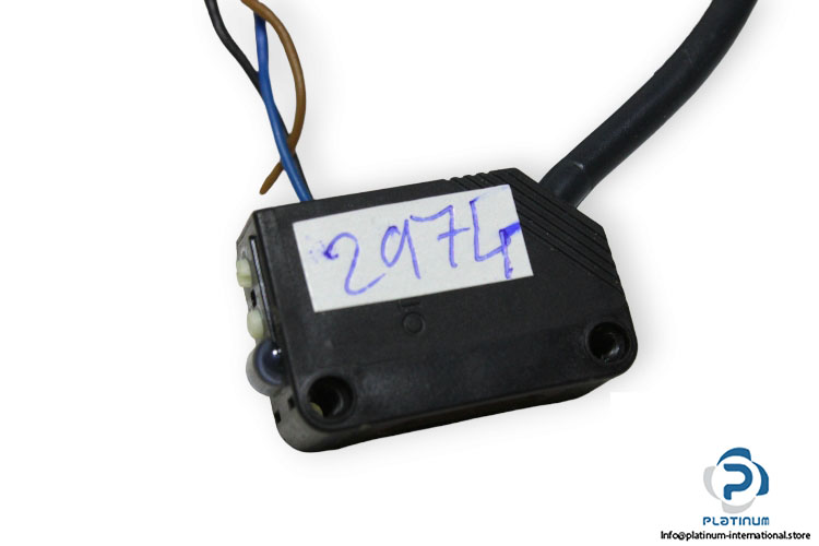 omron-E3Z-D81-photoelectric-sensor-with-built-in-amplifier-new-3