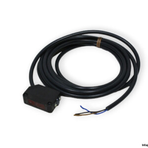 omron-E3Z-LL81-compact-laser-photoelectric sensor-with-built-in-amplifier-new