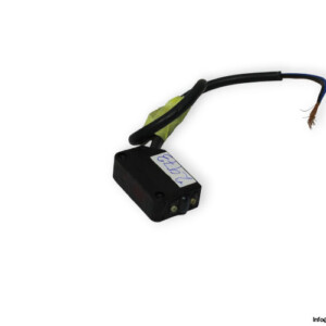 omron-E3Z-LL81-compact-laser-photoelectric sensor-with-built-in-amplifier-used