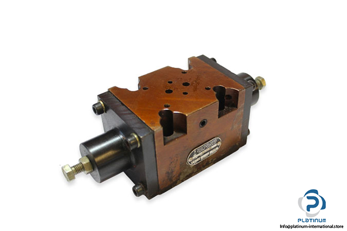 prva-petoletka-5548573-flow-control-valve