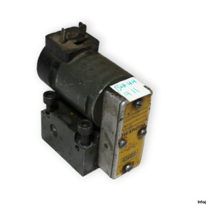 Rexroth-M-3SE-6-C20_315G24NZ5L-solenoid-operated-directional-valve-(used)