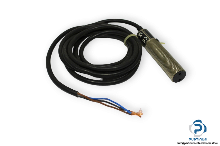 wenglor-TC44NDS319-photoelectric-diffuse-sensor-used