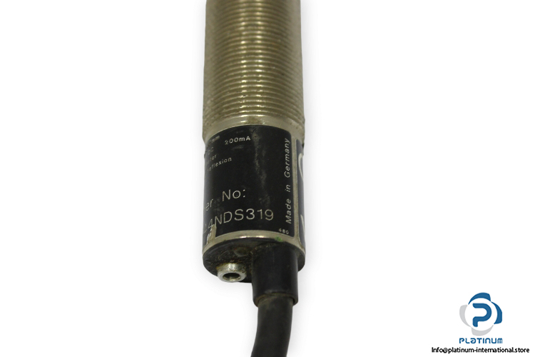 wenglor-TC44NDS319-photoelectric-diffuse-sensor-used-3