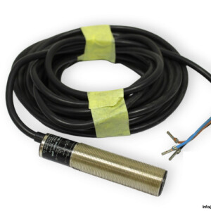 wenglor-UC66PB-P24-photoelectric-diffuse-sensor-used