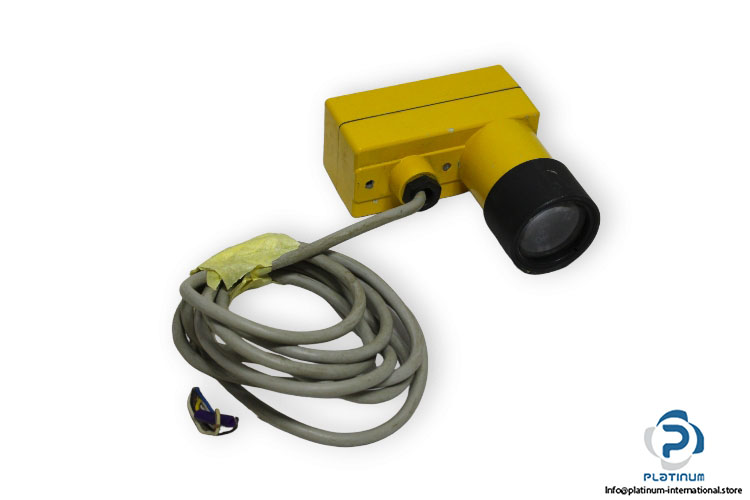 turck-2.2610_21-photoelectric-sensor-used