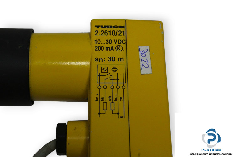 turck-2.2610_21-photoelectric-sensor-used-2
