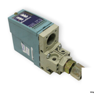 telemecanique-XMLA-300D2S11-electromechanical-pressure-switch-used