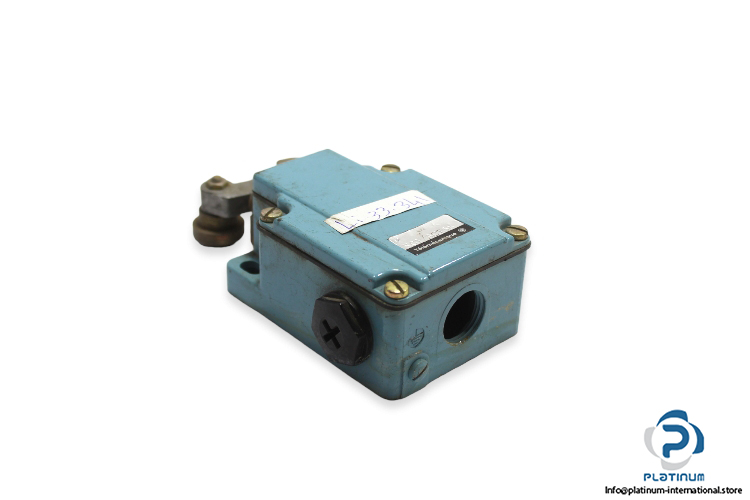 telemecanique-XC1_AC158-limit-switch-used