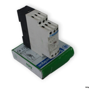 telemecanique-RE7-MY13MW-timer-(used)