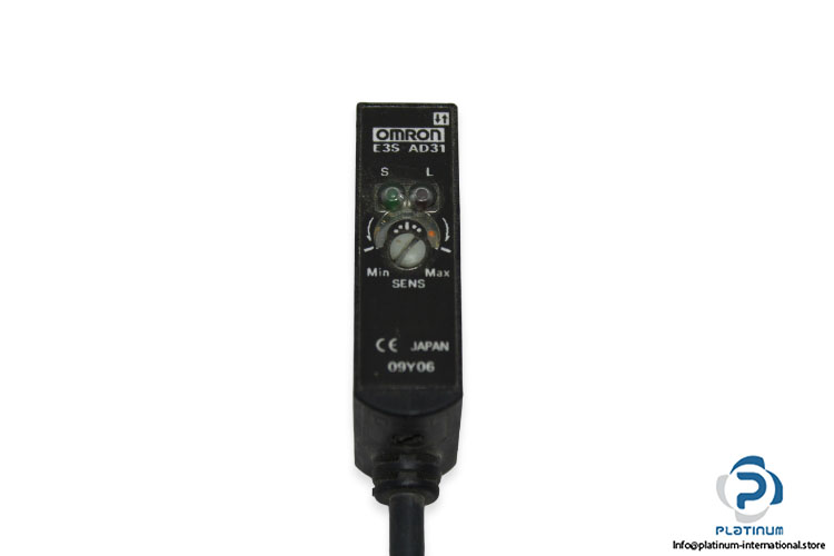 omron-e3s-ad31-photoelectric-diffuse-reflective-sensor-used-2