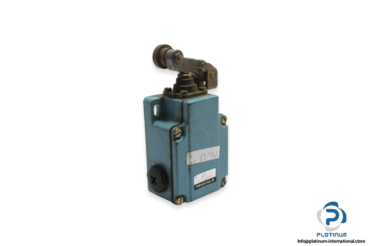 telemecanique-xc1_ac158-limit-switch-used-2