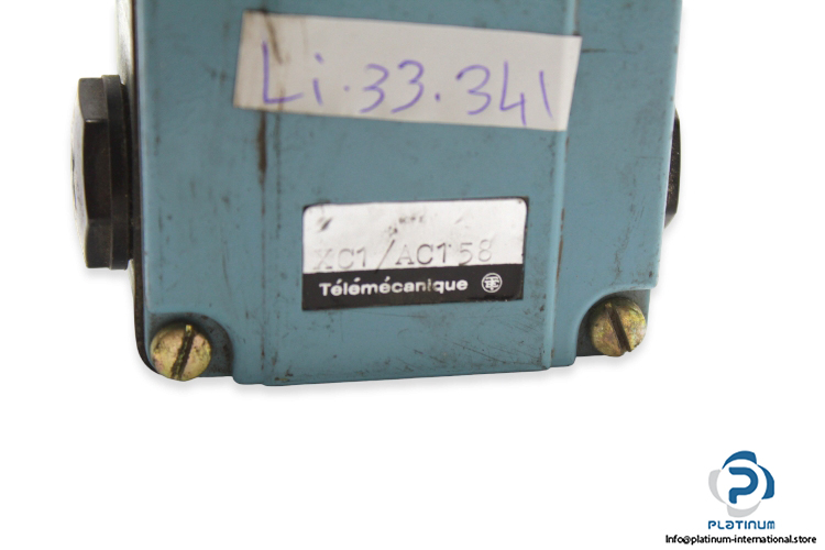 telemecanique-xc1_ac158-limit-switch-used-3