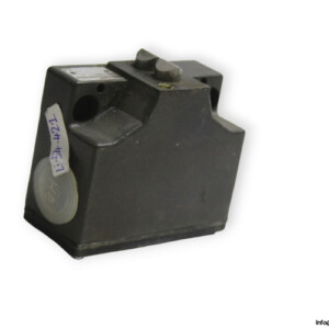 balluff-BNS-543-B2-D12-61-12-10-position-switch